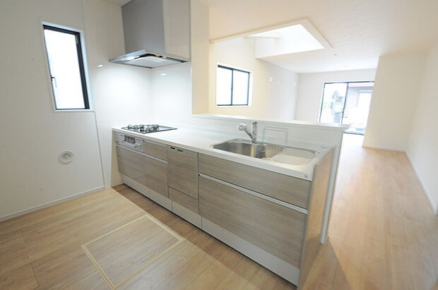 夕食の時間。家族、友人、両親、親戚との会話がより料理を美味しくしてくれる。あっという間に時間が過ぎてしまう居心地の良さは、普段はほっとする空間としてここにあります。 