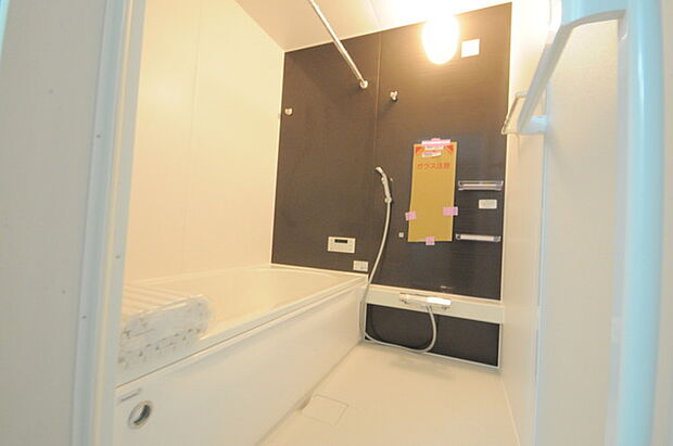 花粉や雨の日、寒い冬の時期に嬉しい浴室乾燥機。換気機能で入浴時に湿気を換気しカビの防止にもなります。