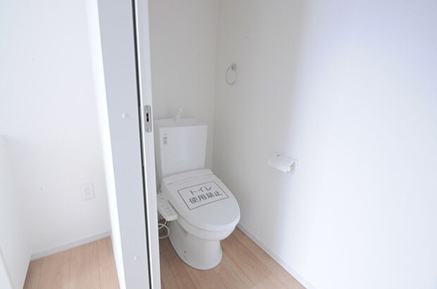 1.2階にそれぞれトレイがございます。朝の混雑時に分散して利用できるほか、ゲスト用としても使い分けることもできます。