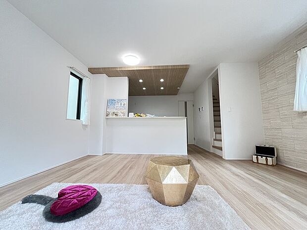 家族が一番集まる場所だから広々としつつも素敵な空間であって欲しい。皆がくつろぐリビングからキッチンまでが一つに繋がる空間。 