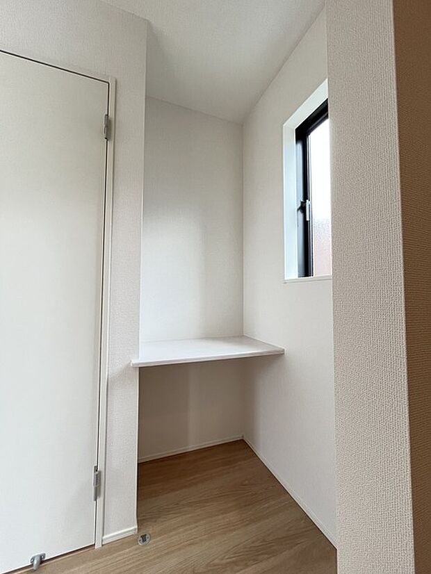 カウンタ―にはコンセントも有り使い方色々