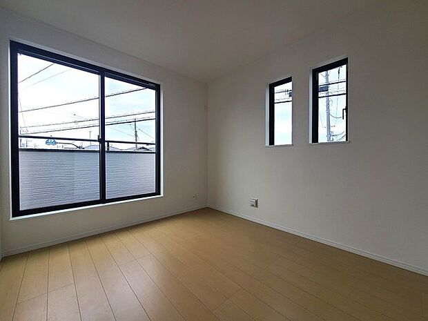 2面採光を確保した明るい室内は、爽やかな風を感じる居心地の良い空間です。