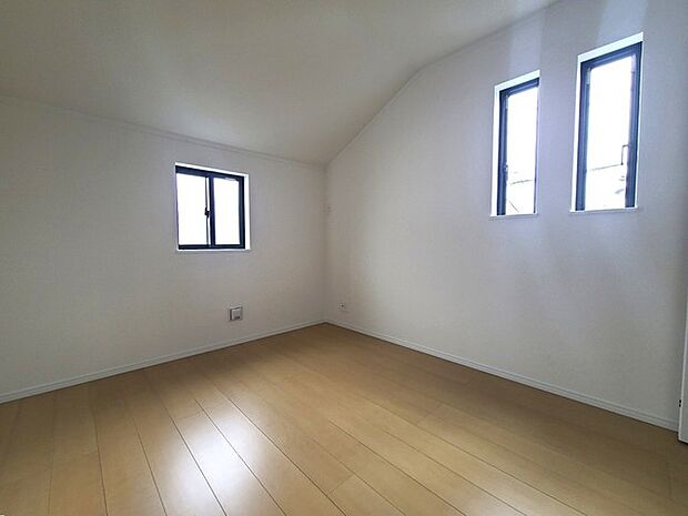 2面採光を確保した明るい室内は、爽やかな風を感じる居心地の良い空間です。