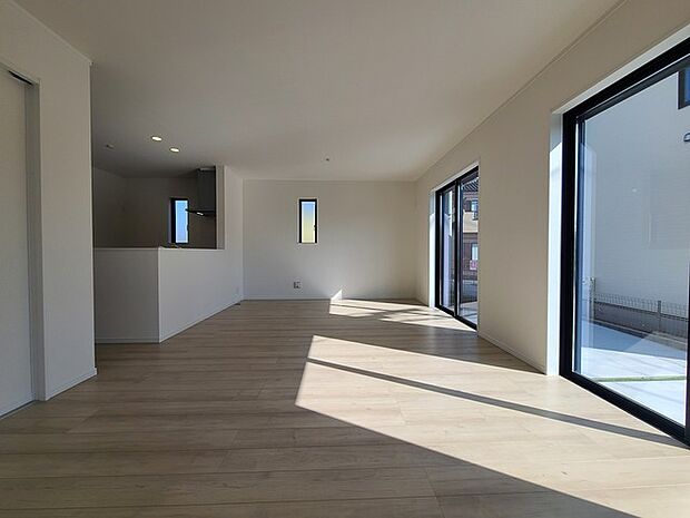 夕食の時間。家族、友人、両親、親戚との会話がより料理を美味しくしてくれる。あっという間に時間が過ぎてしまう居心地の良さは、普段はほっとする空間としてここにあります。