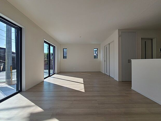 夕食の時間。家族、友人、両親、親戚との会話がより料理を美味しくしてくれる。あっという間に時間が過ぎてしまう居心地の良さは、普段はほっとする空間としてここにあります。