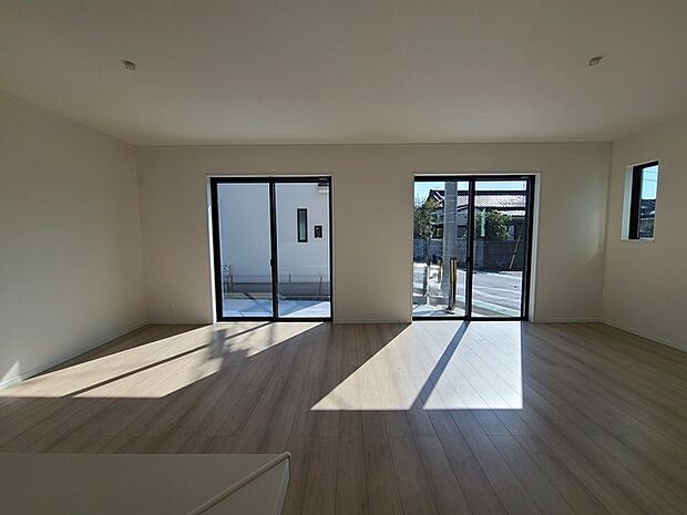 夕食の時間。家族、友人、両親、親戚との会話がより料理を美味しくしてくれる。あっという間に時間が過ぎてしまう居心地の良さは、普段はほっとする空間としてここにあります。