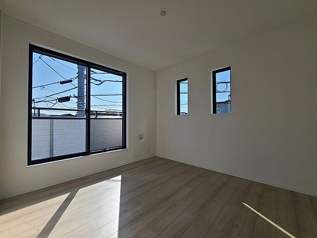 2面採光を確保した明るい室内は、爽やかな風を感じる居心地の良い空間です。