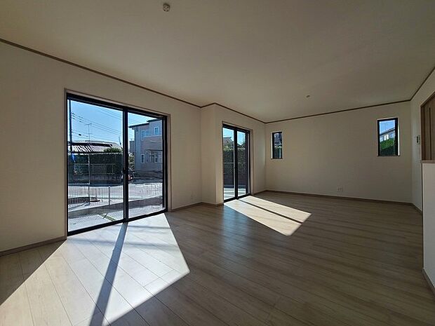 夕食の時間。家族、友人、両親、親戚との会話がより料理を美味しくしてくれる。あっという間に時間が過ぎてしまう居心地の良さは、普段はほっとする空間としてここにあります。