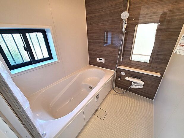 1日の疲れを取るゆとりある浴室です。 