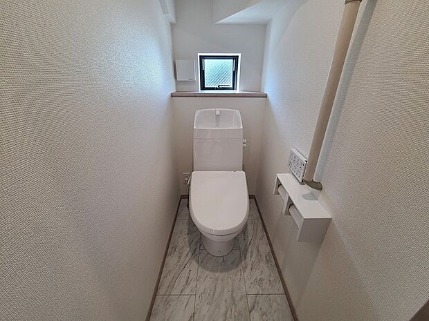 1.2階にそれぞれトレイがございます。朝の混雑時に分散して利用できるほか、ゲスト用としても使い分けることもできます。