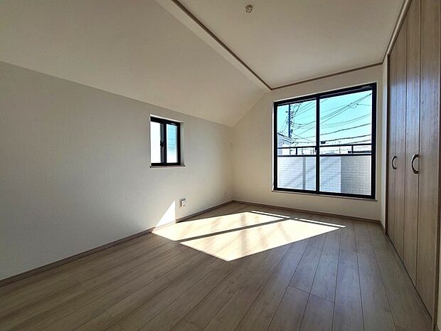 2面採光を確保した明るい室内は、爽やかな風を感じる居心地の良い空間です。