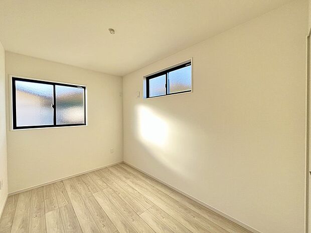 2面採光を確保した明るい室内は、爽やかな風を感じる居心地の良い空間です。 