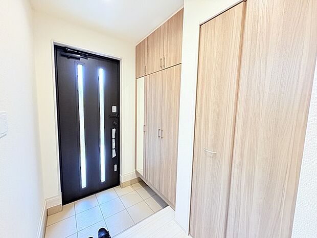 お客様をお迎えする玄関、お家の出入りもスムーズに行えます。