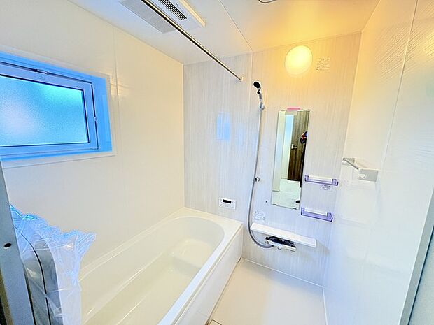 一緒にお風呂に入っている子供達の声がリビングまで聞こえてきそうな広々とした1坪バス