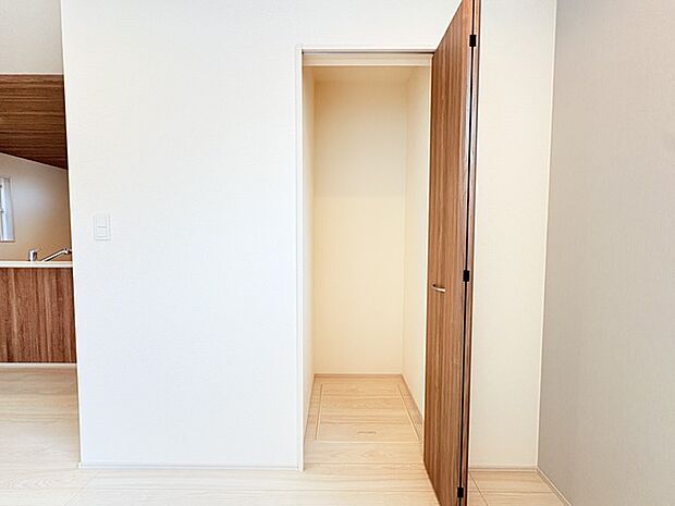 収納豊富な間取りで家の中がスッキリ片付きそうです。