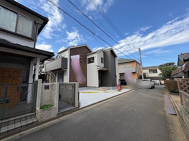 戸建てが立ち並ぶ静かな住宅街。四季折々の移り変わりを感じながら自然と楽しみ、暮らす、そんな毎日を日々の中で感じられる住環境 (10m)