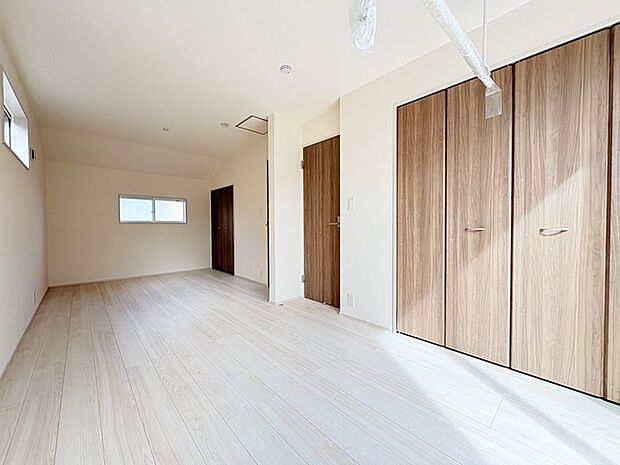 ご家族様の成長に合わせて、仕切りをつけれる洋室です。