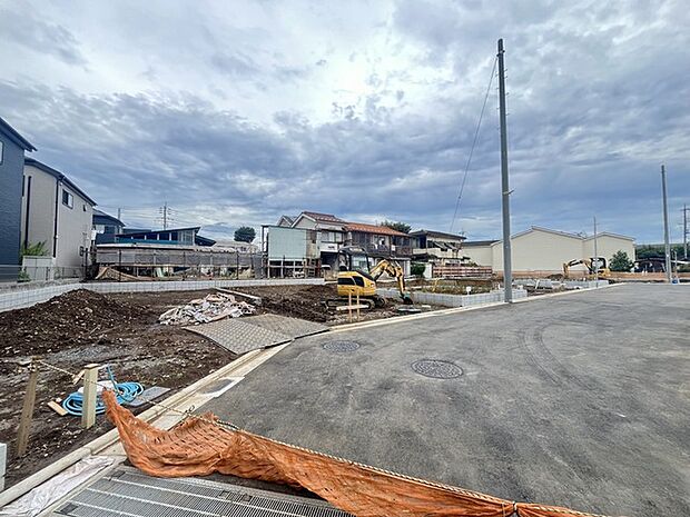 戸建てが立ち並ぶ静かな住宅街。四季折々の移り変わりを感じながら自然と楽しみ、暮らす、そんな毎日を日々の中で感じられる住環境