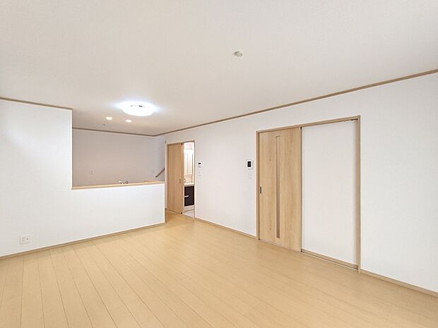 【ＬＤＫ／約16帖】 夕食の時間。家族、友人、両親、親戚との会話がより料理を美味しくしてくれる。あっという間に時間が過ぎてしまう居心地の良さは、普段はほっとする空間としてここにあります。 