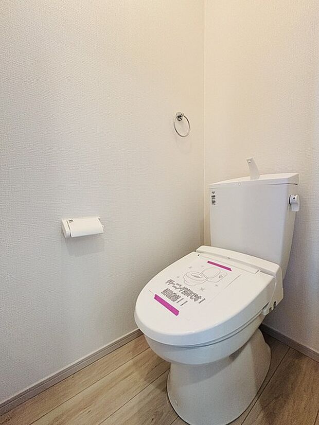 1.2階にそれぞれトレイがございます。朝の混雑時に分散して利用できるほか、ゲスト用としても使い分けることもできます。 