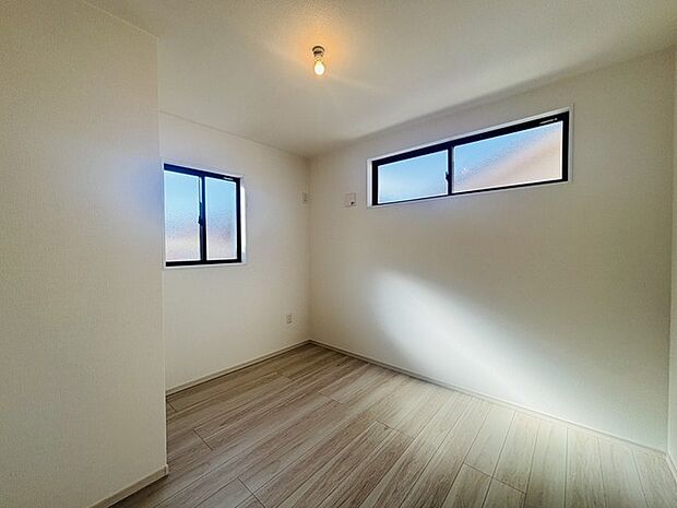 2面採光を確保した明るい室内は、爽やかな風を感じる居心地の良い空間です。 