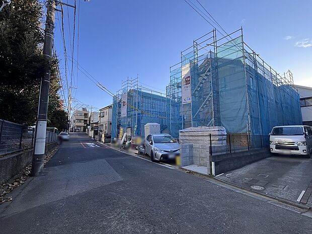 戸建てが立ち並ぶ静かな住宅街。四季折々の移り変わりを感じながら自然と楽しみ、暮らす、そんな毎日を日々の中で感じられる住環境