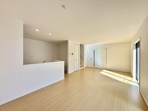 夕食の時間。家族、友人、両親、親戚との会話がより料理を美味しくしてくれる。あっという間に時間が過ぎてしまう居心地の良さは、普段はほっとする空間としてここにあります。