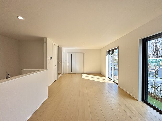 家族が一番集まる場所だから広々としつつも素敵な空間であって欲しい。皆がくつろぐリビングからキッチンまでが一つに繋がる空間。 