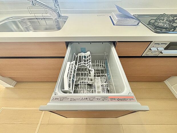 家事時間を短縮できる食洗器付き、毎日の負担を減らしてお料理を楽しめる嬉しい設備です。