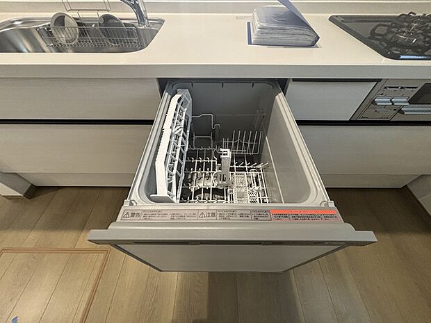 家事時間を短縮できる食洗器付き、毎日の負担を減らしてお料理を楽しめる嬉しい設備です。