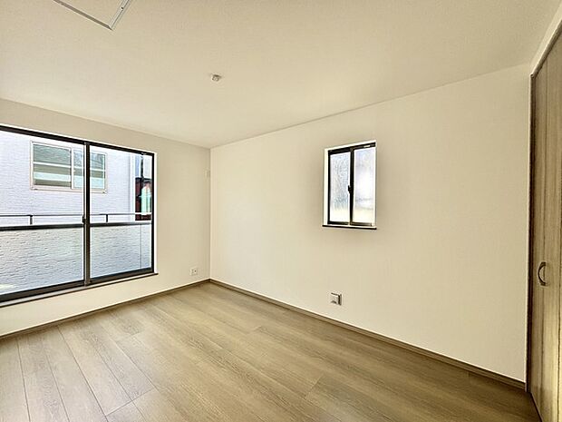 2面採光を確保した明るい室内は、爽やかな風を感じる居心地の良い空間です。 