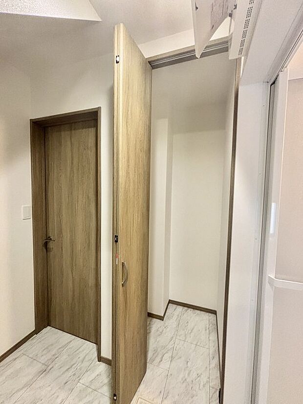 脱衣室の嬉しい収納スペース