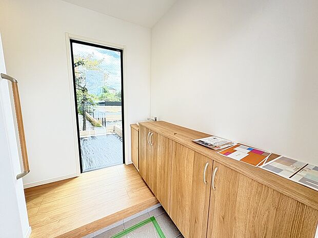 玄関先に手洗い器がございます。