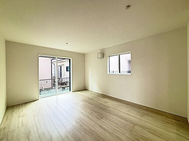 リビングは家具の配置も思いのまま。自由度が高い設計です。 