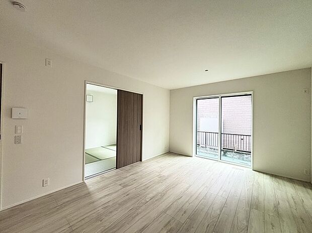 リビングは家具の配置も思いのまま。自由度が高い設計です。 