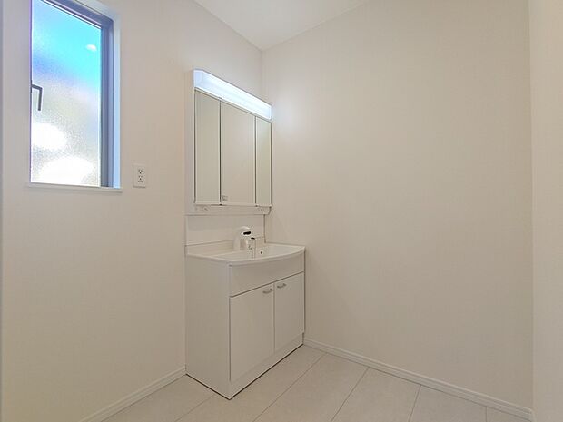 脱衣所はＬＤＫの横にある為、寒くなりにくい場所です。