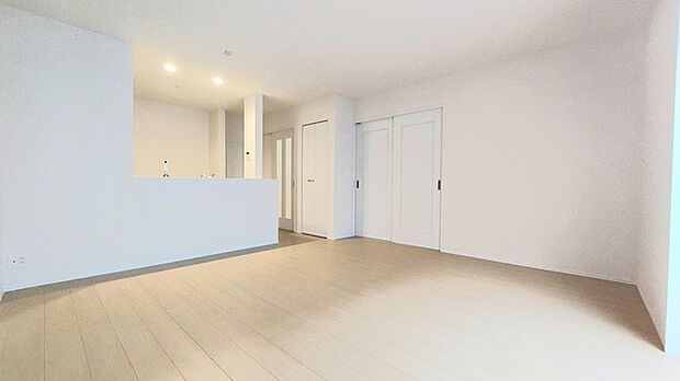 2面採光を確保した明るい室内は、爽やかな風を感じる居心地の良い空間です。 