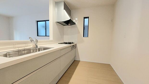 夕食の時間。家族、友人、両親、親戚との会話がより料理を美味しくしてくれる。あっという間に時間が過ぎてしまう居心地の良さは、普段はほっとする空間としてここにあります。