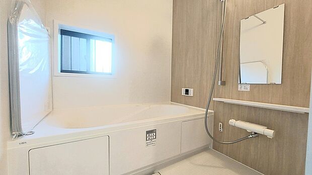 花粉や雨の日、寒い冬の時期に嬉しい浴室乾燥機。換気機能で入浴時に湿気を換気しカビの防止にもなります。