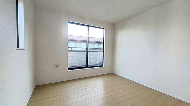 2面採光を確保した明るい室内は、爽やかな風を感じる居心地の良い空間です。