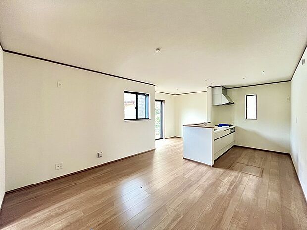 夕食の時間。家族、友人、両親、親戚との会話がより料理を美味しくしてくれる。あっという間に時間が過ぎてしまう居心地の良さは、普段はほっとする空間としてここにあります。 