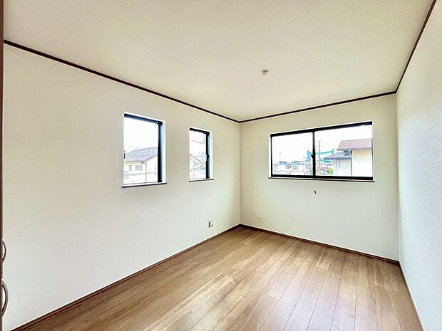 2面採光を確保した明るい室内は、爽やかな風を感じる居心地の良い空間です。 