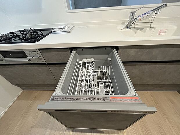 家事時間を短縮できる食洗器付き、毎日の負担を減らしてお料理を楽しめる嬉しい設備です。