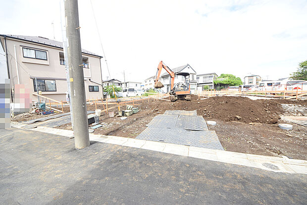南道路に面しており日中もたくさんの陽が入ります。風通りや周辺環境など実際に現地にてご確認ください。