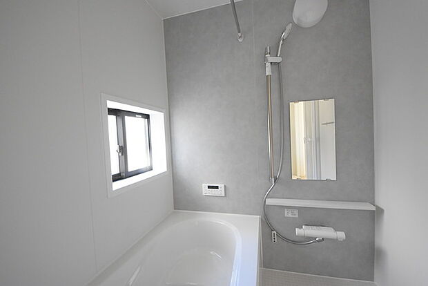 一緒にお風呂に入っている子供達の声がリビングまで聞こえてきそうな広々とした1坪バス