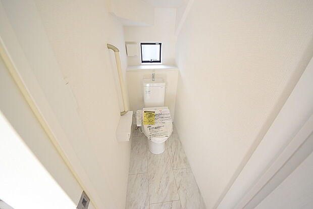 1.2階にそれぞれトレイがございます。朝の混雑時に分散して利用できるほか、ゲスト用としても使い分けることもできます。 