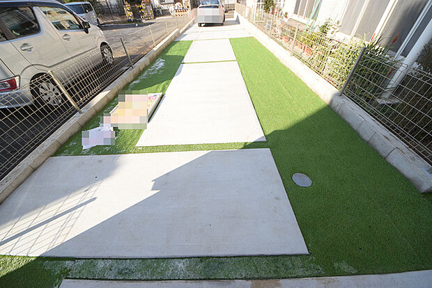 セカンドカーや来客時にも便利なカースペース2台分ございます。 