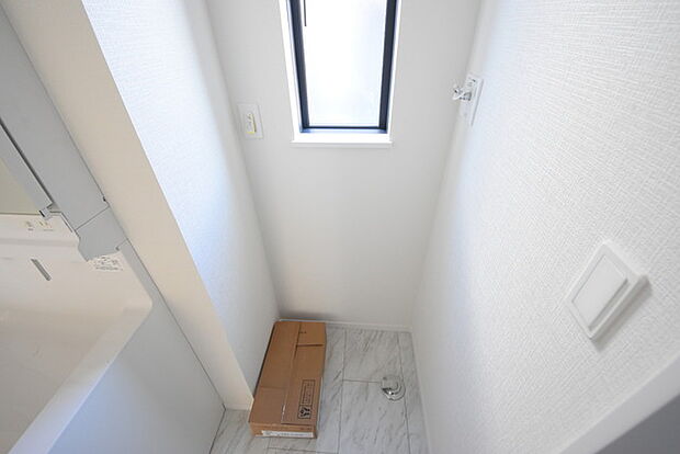 ゆとりの洗面スペースで朝の身支度もスムーズに行えます。