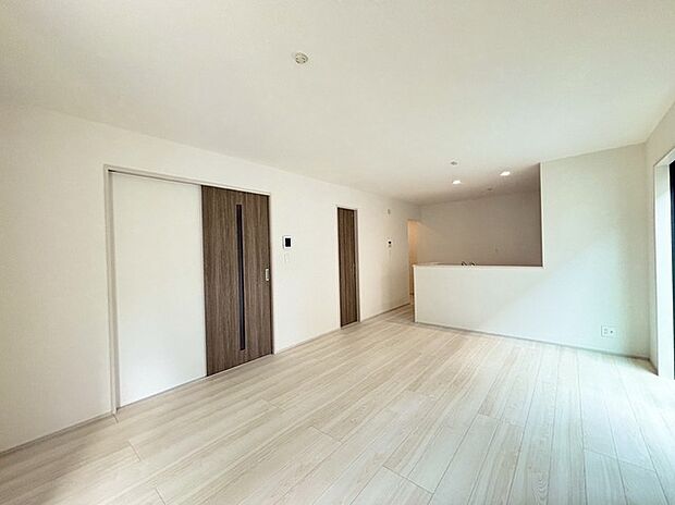 夕食の時間。家族、友人、両親、親戚との会話がより料理を美味しくしてくれる。あっという間に時間が過ぎてしまう居心地の良さは、普段はほっとする空間としてここにあります。