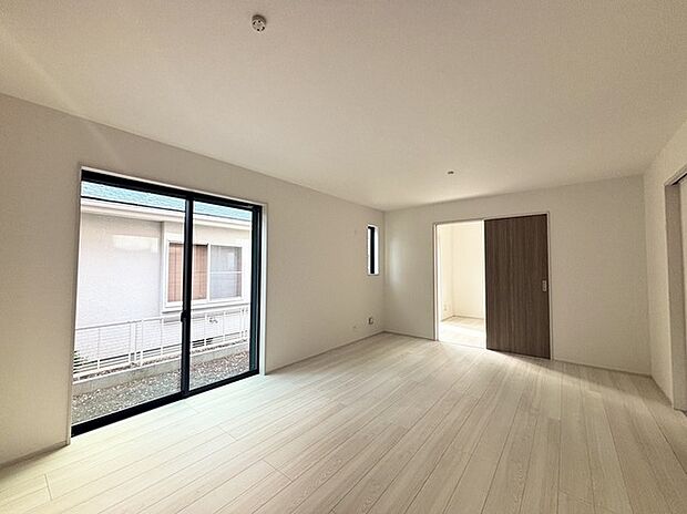 リビングは家具の配置も思いのまま。自由度が高い設計です。